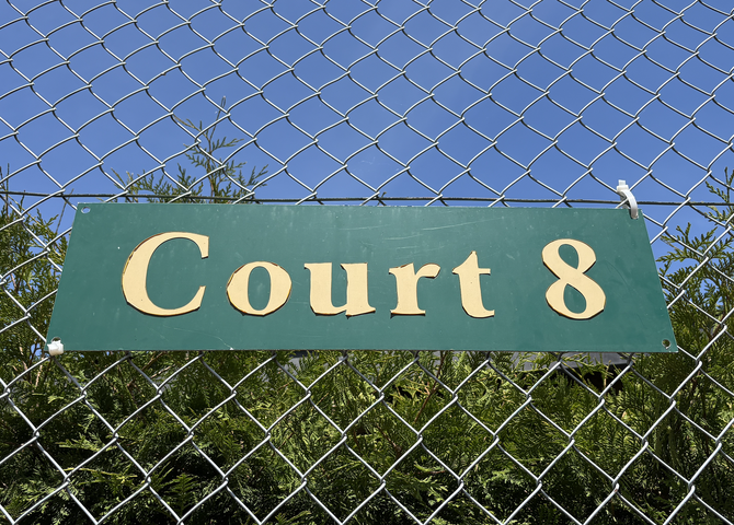 Court Schild