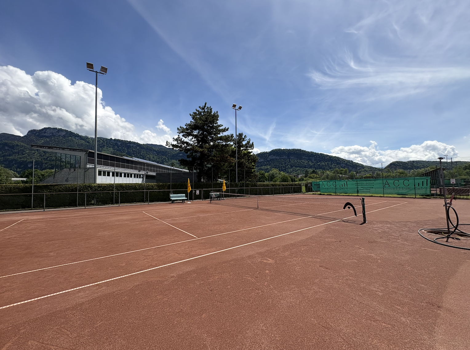 Anlage – Platz mit Flutlicht
