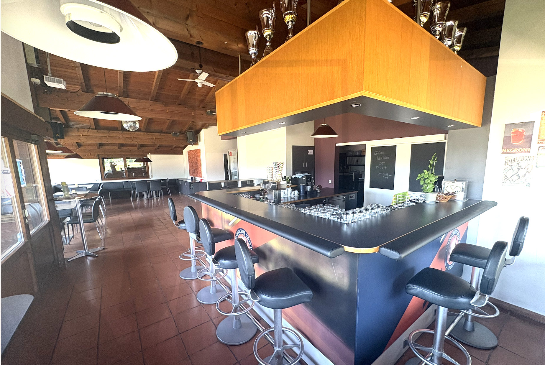 Clubheim – Bar & Sitzbereich
